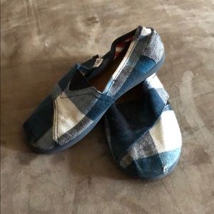 Blue Plaid Toms size 9